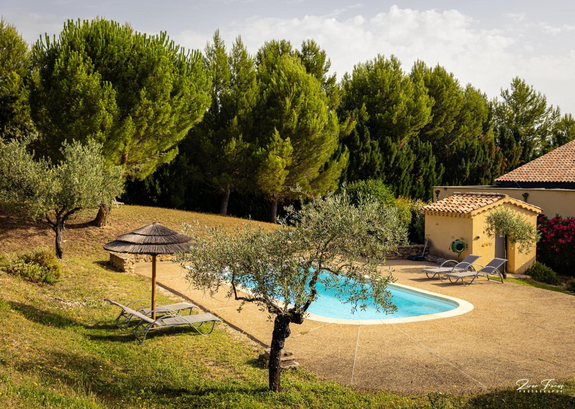 Clos Saint-Michel Resort & Spa Malaucène Esterno foto