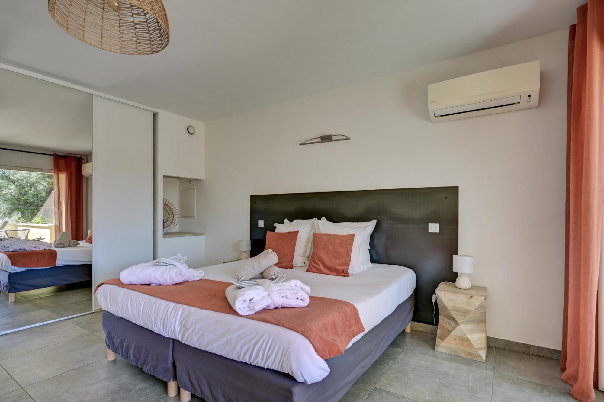 Clos Saint-Michel Resort & Spa Malaucène Esterno foto